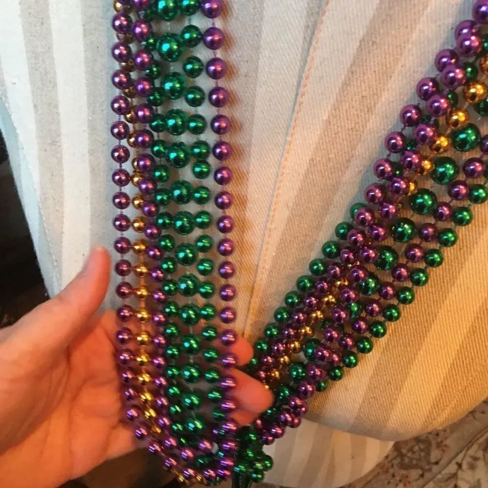 🎃 - 7 STRANDS of Mardi Gras Beads box19